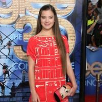 Hailee Steinfeld at The world premiere of 'Glee: The 3D Concert Movie' pictures | Picture 63465